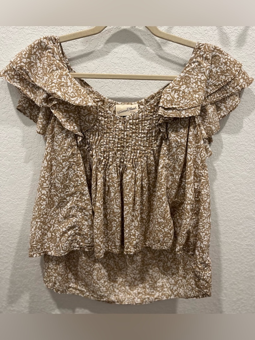 Universal Thread Beige Floral Ruffle Peasant Blouse